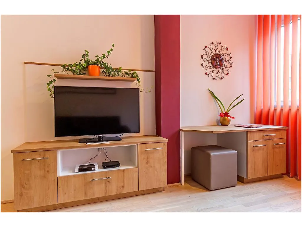 Servus Vienna Karlsplatz Apartment
