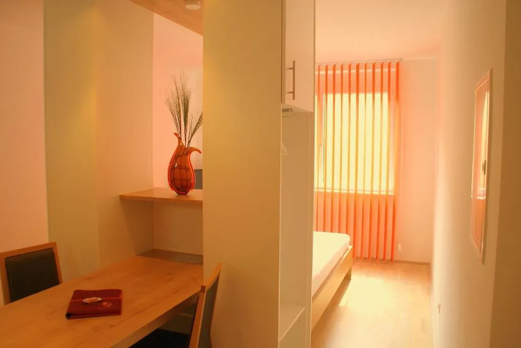 Servus Vienna Karlsplatz Apartment